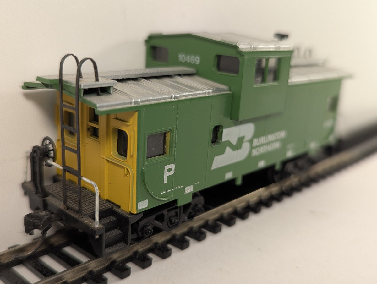 Athearn HO Gauge Wide Vision Caboose 10469 Burlington Northern 5361