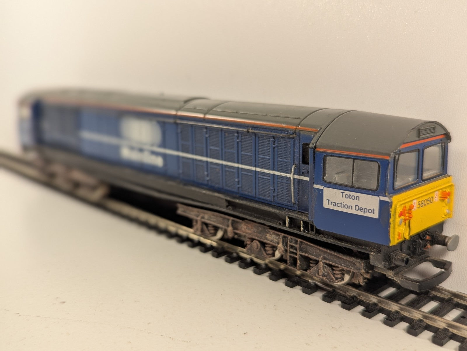 Hornby OO Gauge Class 58 Co-Co 'Toton Traction Depot' Diesel Loco