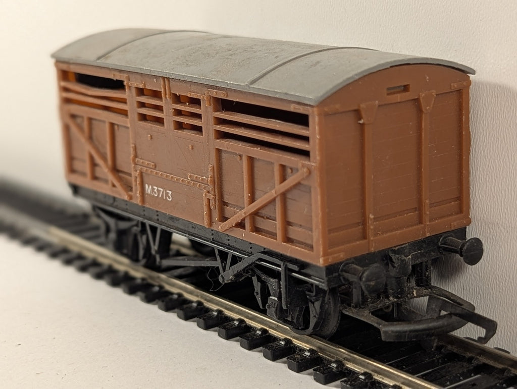 Tri-ang OO Gauge Cattle Wagon Goods Wagon M.3713 Brown R.12