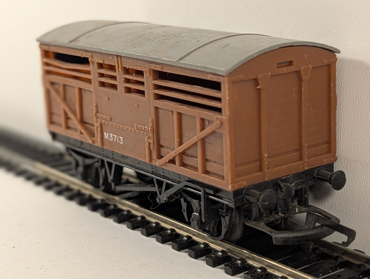 Tri-ang OO Gauge Cattle Wagon Goods Wagon M.3713 Brown R.12