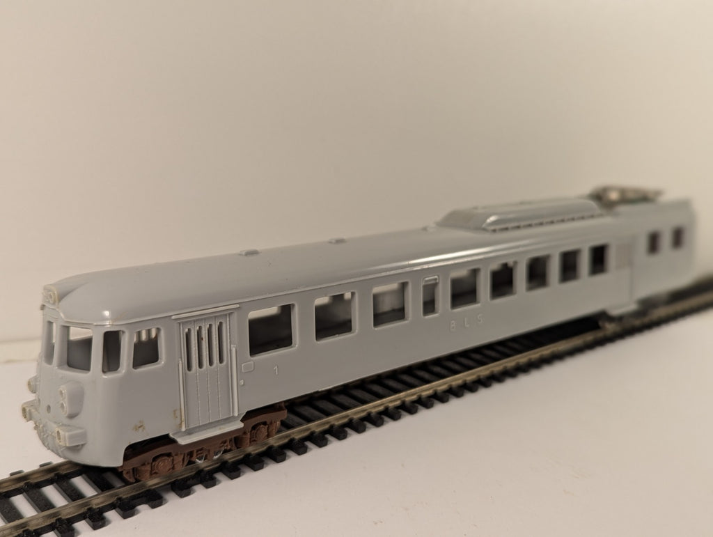 Piko OO Gauge Blue Arrow UnPowered M/C Set Boxed Unpainted