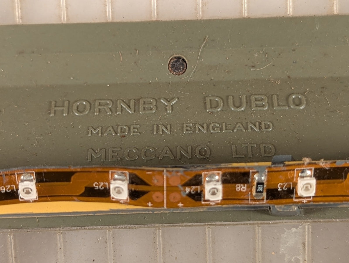 Hornby Dublo OO Gauge 2-Road Engine Shed Buildings & Structures Cream and Green