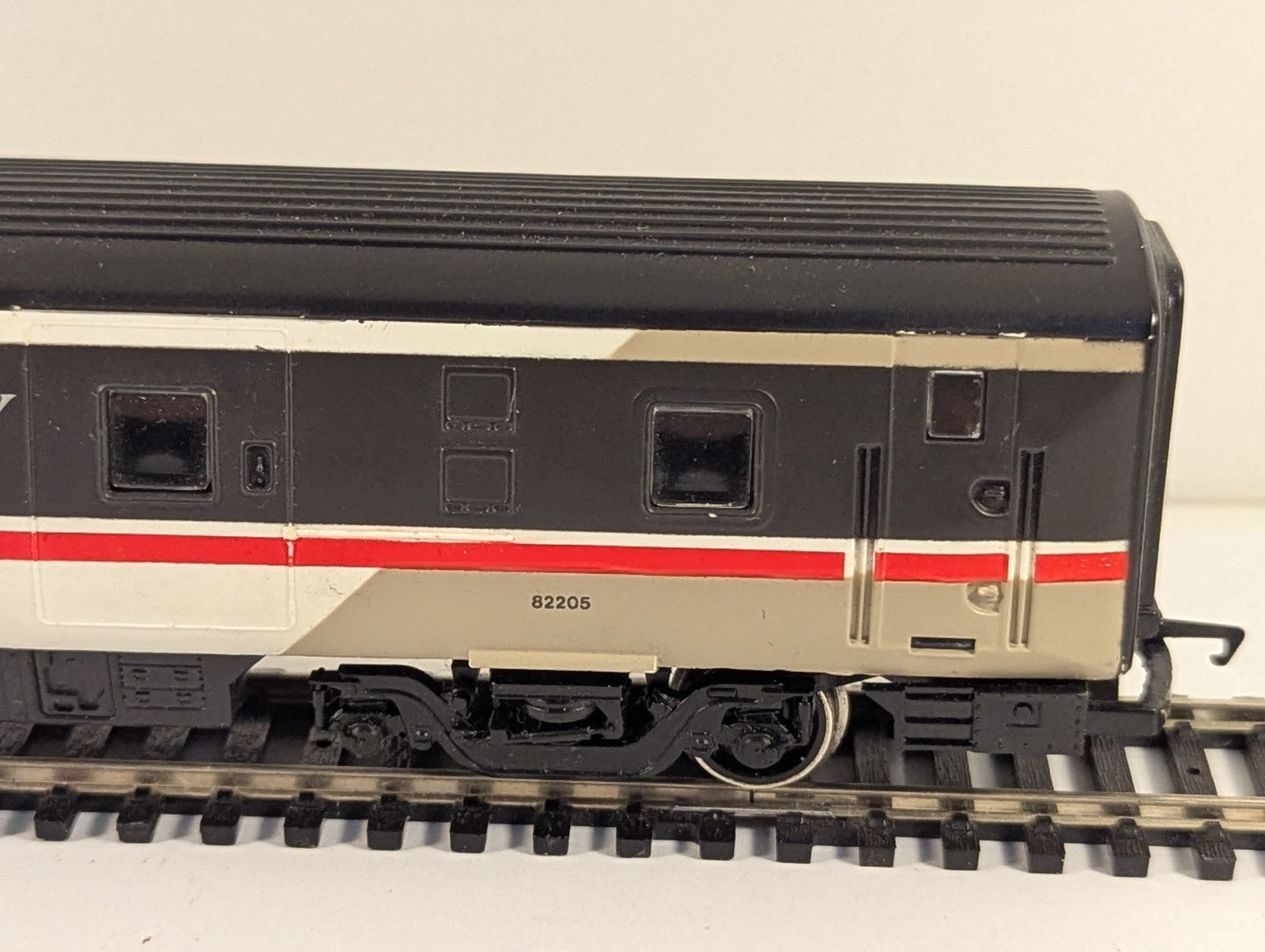 Hornby OO Gauge BR Mk4 DVT Intercity Swallow Dummy Unit Missing Buffers