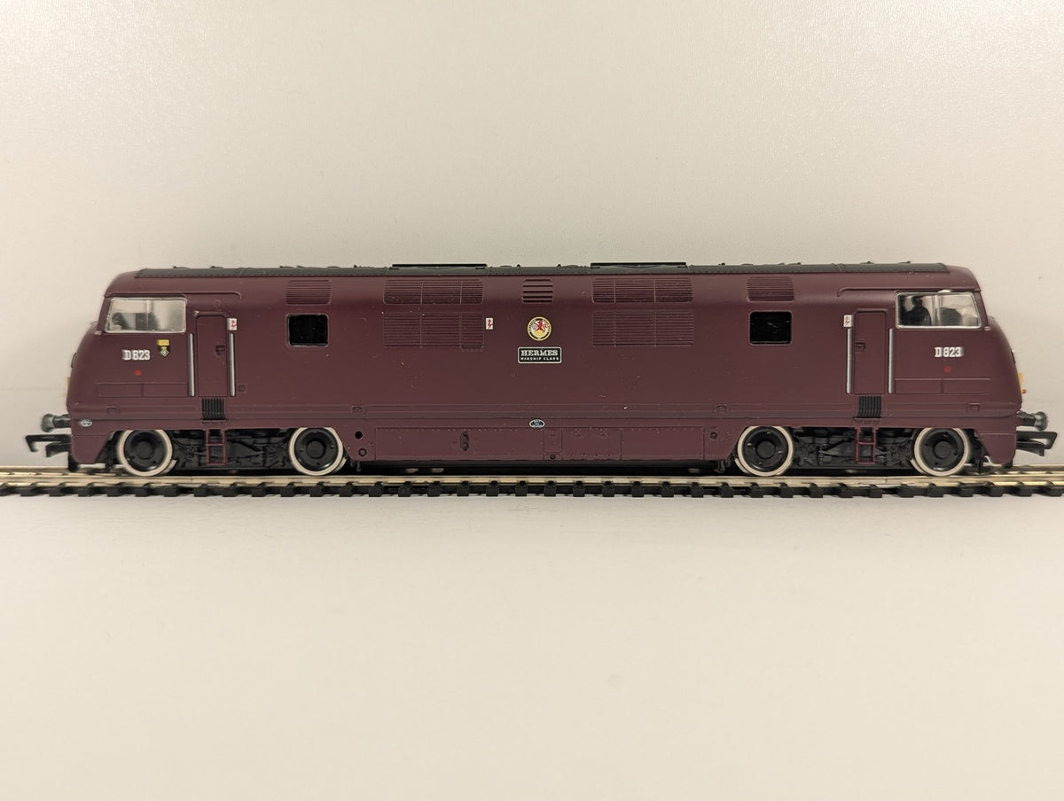 Mainline OO Gauge Class 42 Warship Class Hermes Diesel Locomotive D823 BR Maroon