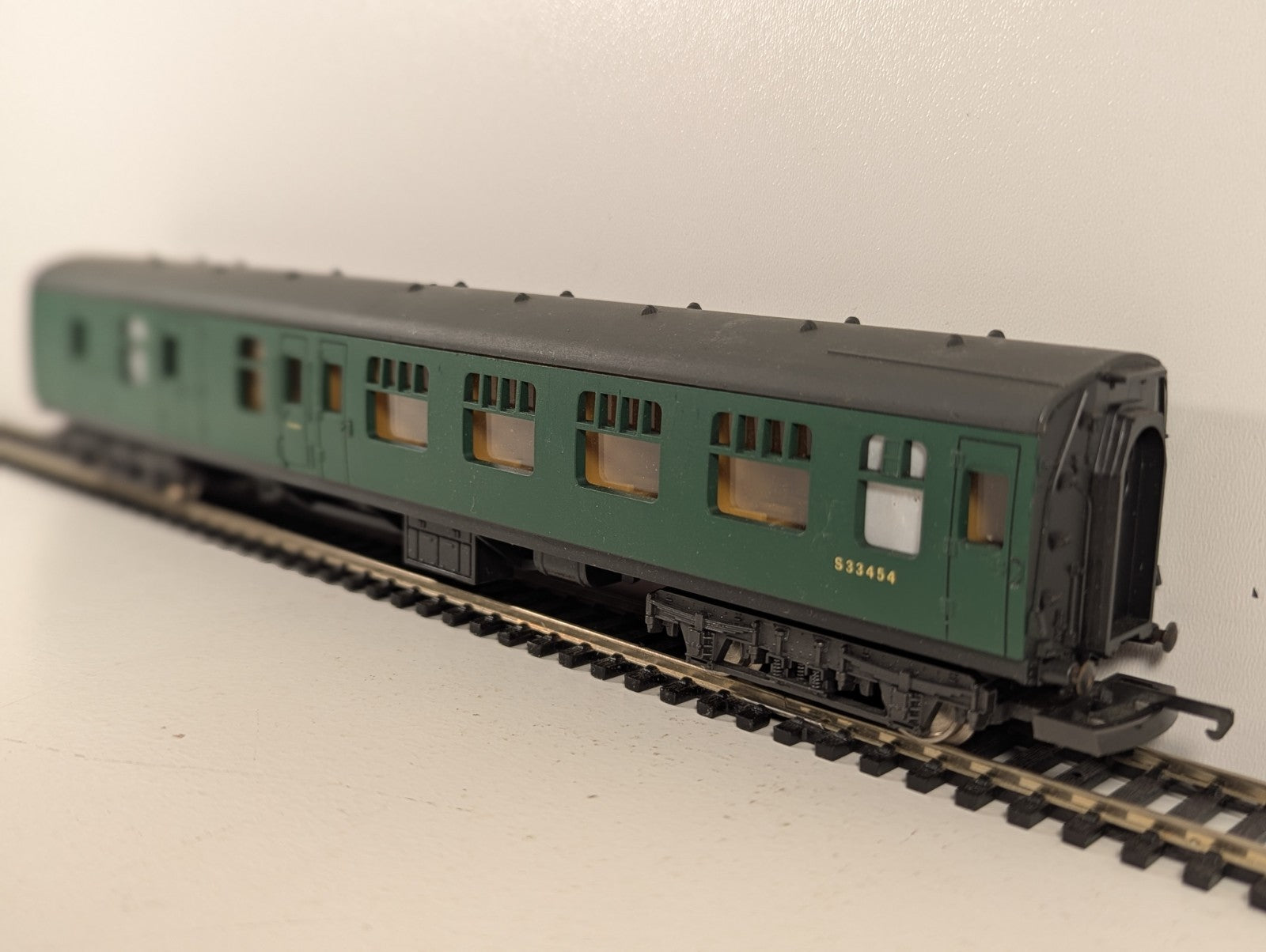 Lima 305334 OO Gauge Green British Rail Mk1 Brake Coach