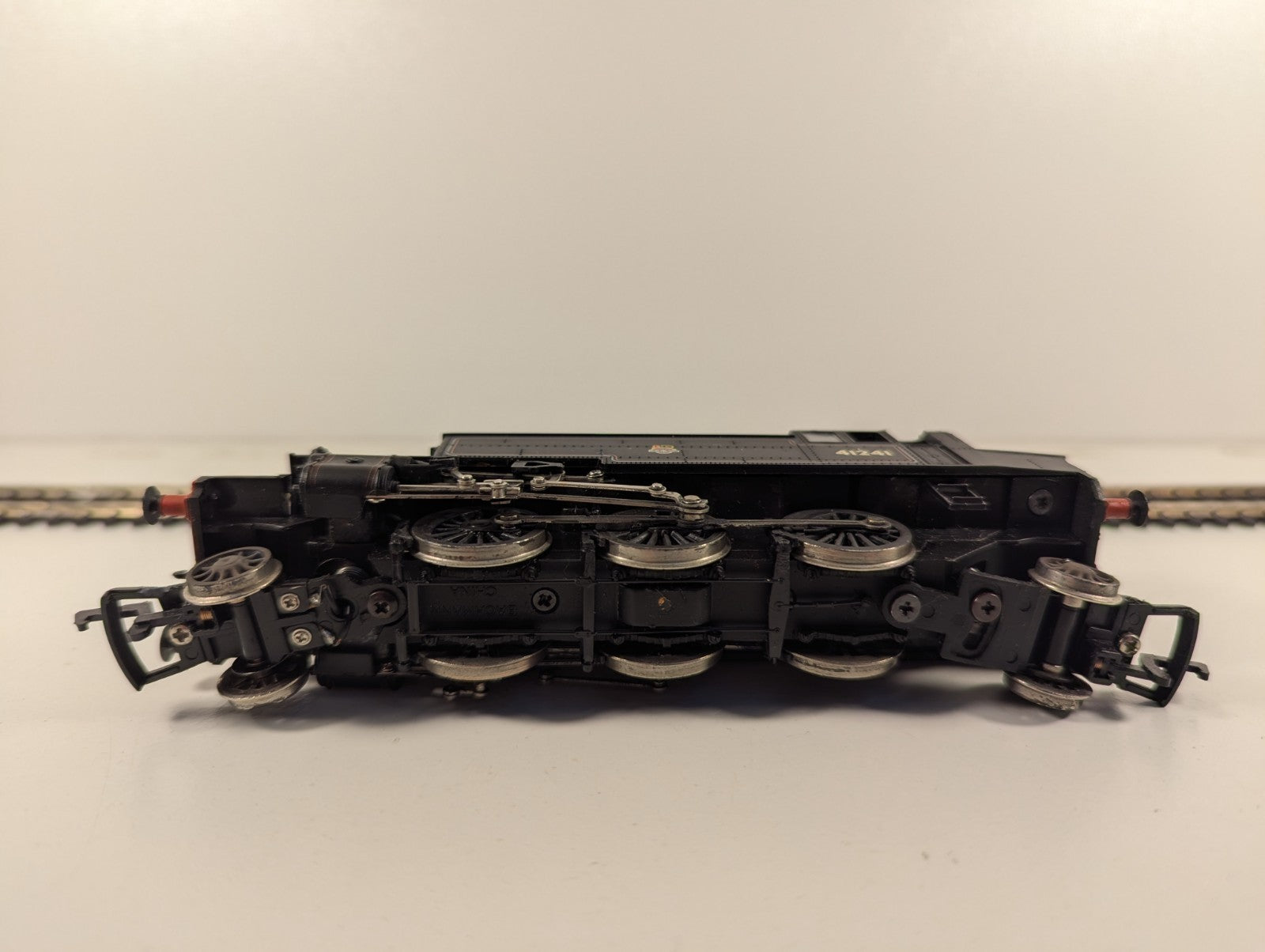 Bachmann Branchline Class 2MT Ivatt 2-6-2T BR Black Early Emblem