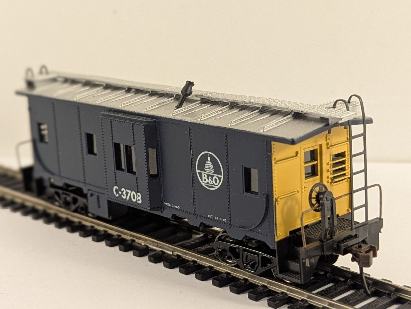Athearn HO Gauge Bay Window Caboose C-3708 Baltimore & Ohio