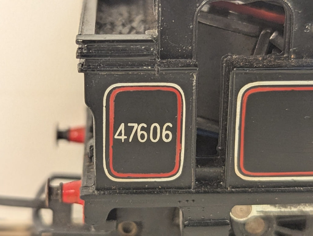 Hornby OO Gauge Class 3F Jinty 0-6-0T Locomotive 47606 BR Black (Early Emblem)