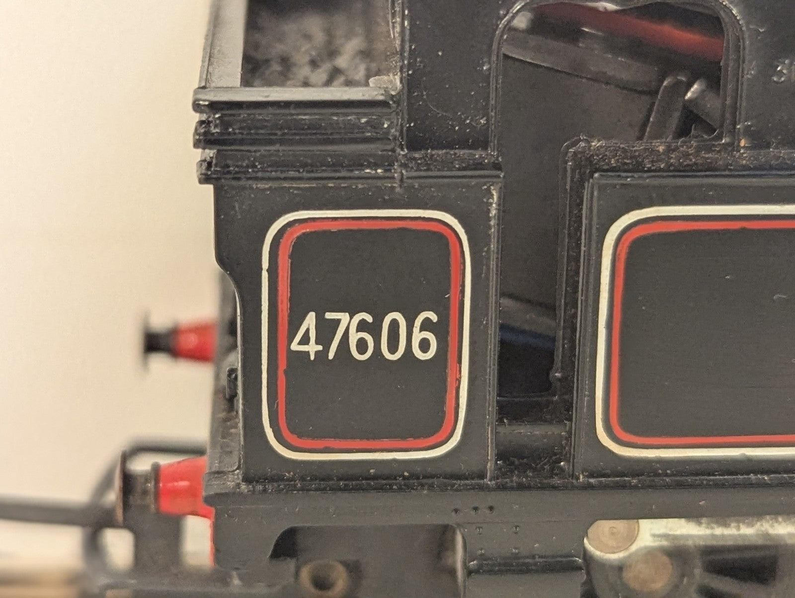 Hornby OO Gauge Class 3F Jinty 0-6-0T Locomotive 47606 BR Black (Early Emblem)