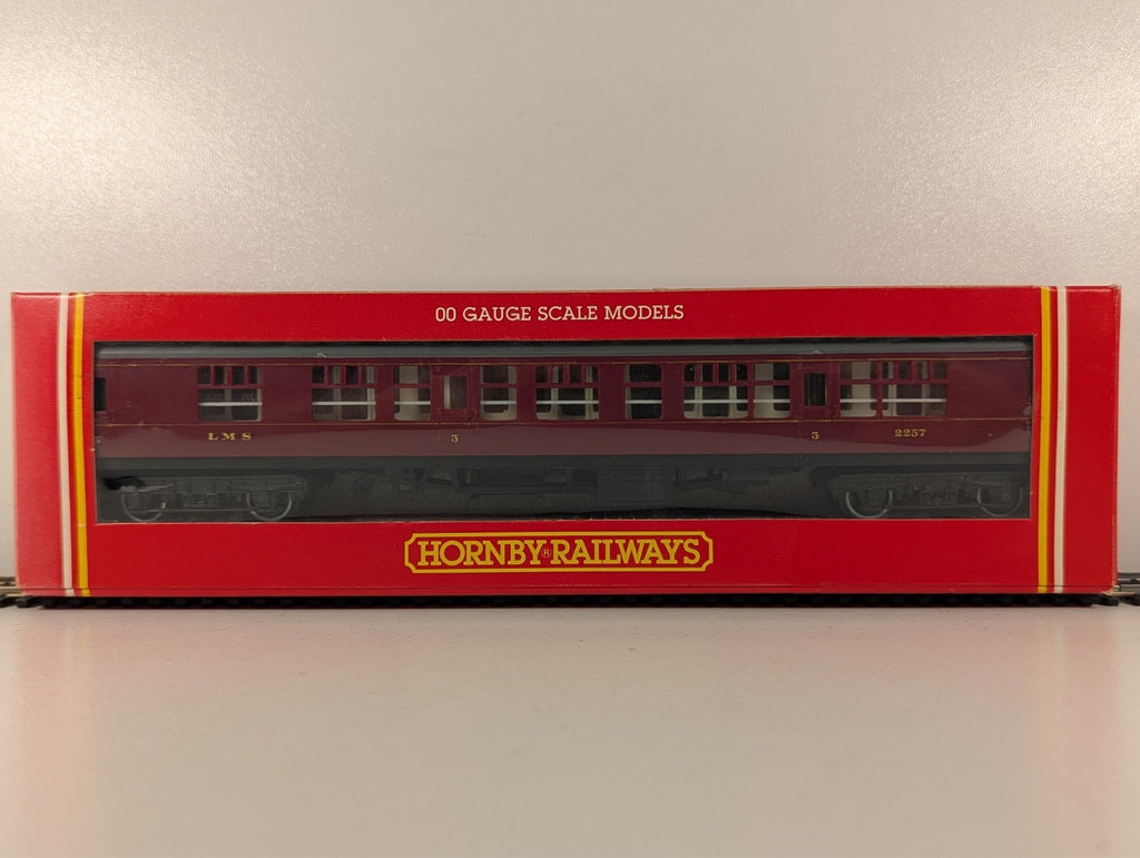 Hornby Railways R.423 LMS Corridor Composite Third Coach OO Gauge - Boxed