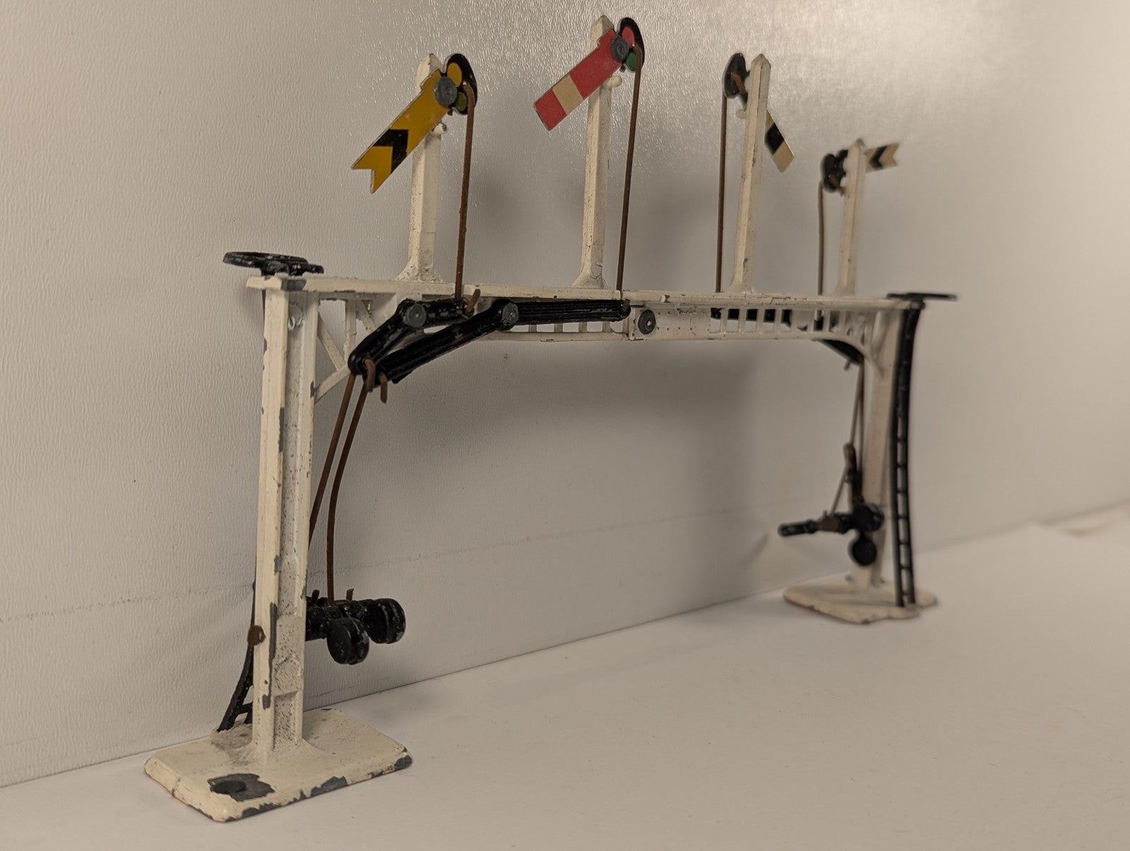 Crescent Toys O Gauge 4-Arm Signal Gantry Lineside Accessory White