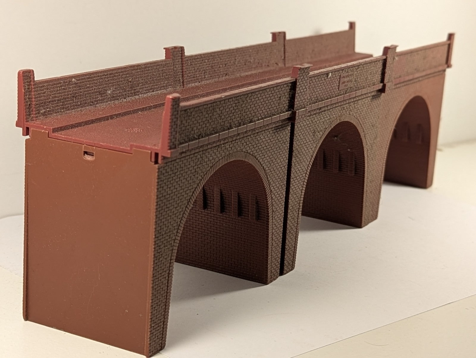 Tri-ang R180 Single Track Viaduct Red OO Gauge