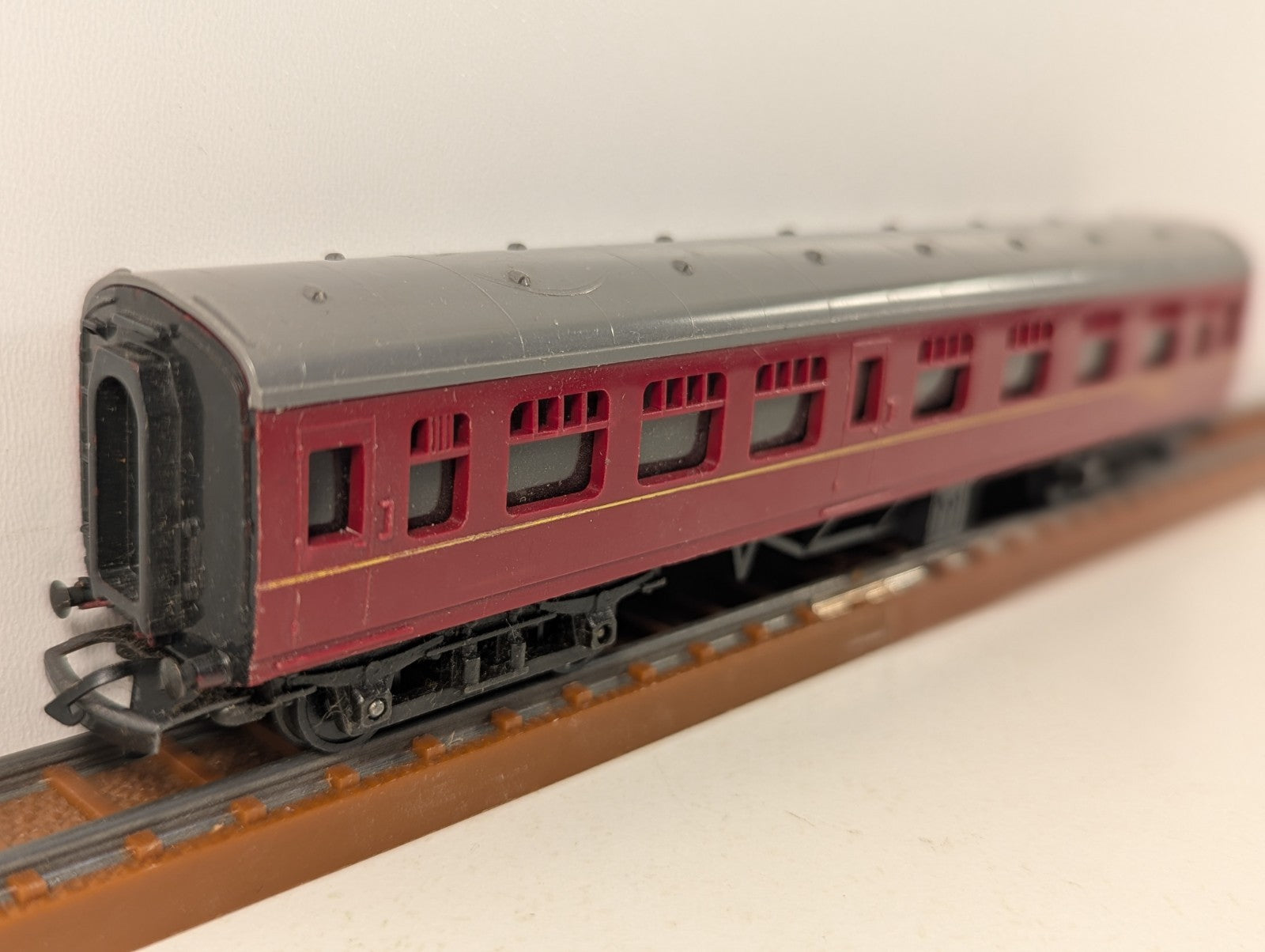 Tri-ang T82 TT Gauge BR Mk1 Composite Coach