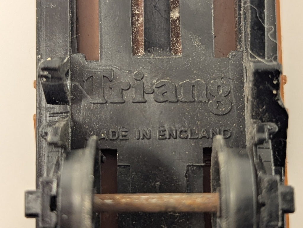 Tri-ang OO Gauge Cattle Wagon Goods Wagon M.3713 Brown R.12