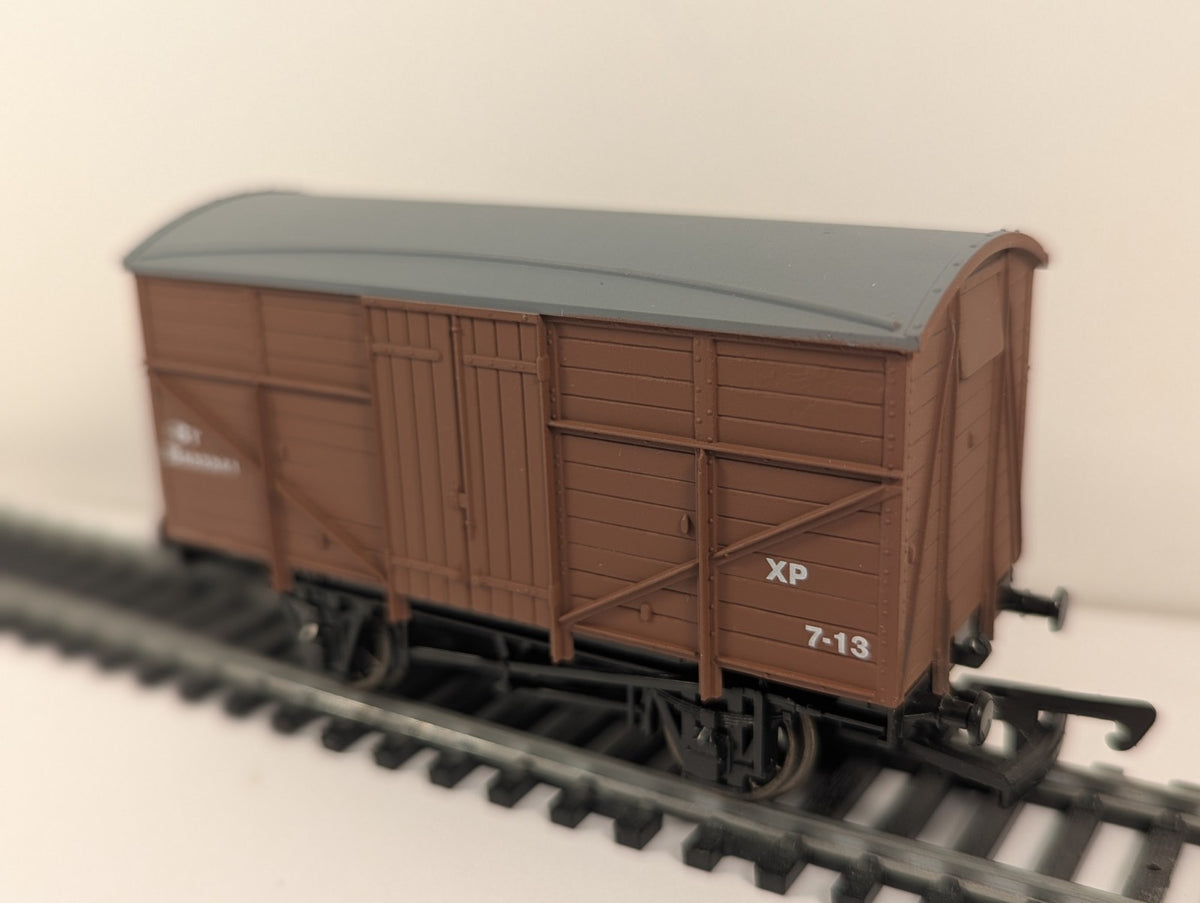 Dapol B584 OO BR Bauxite Fruit Van