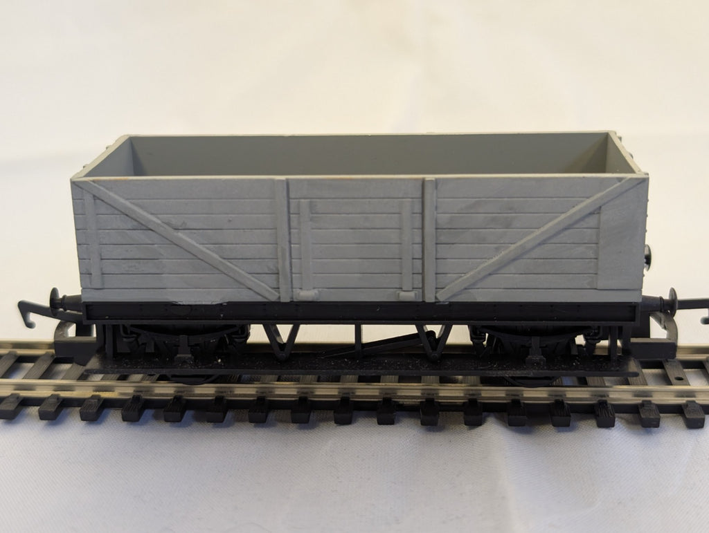 Hornby OO Gauge 7 Plank Wagon - Repainted