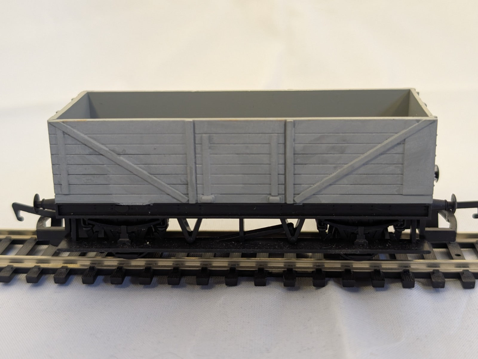 Hornby OO Gauge 7 Plank Wagon - Repainted