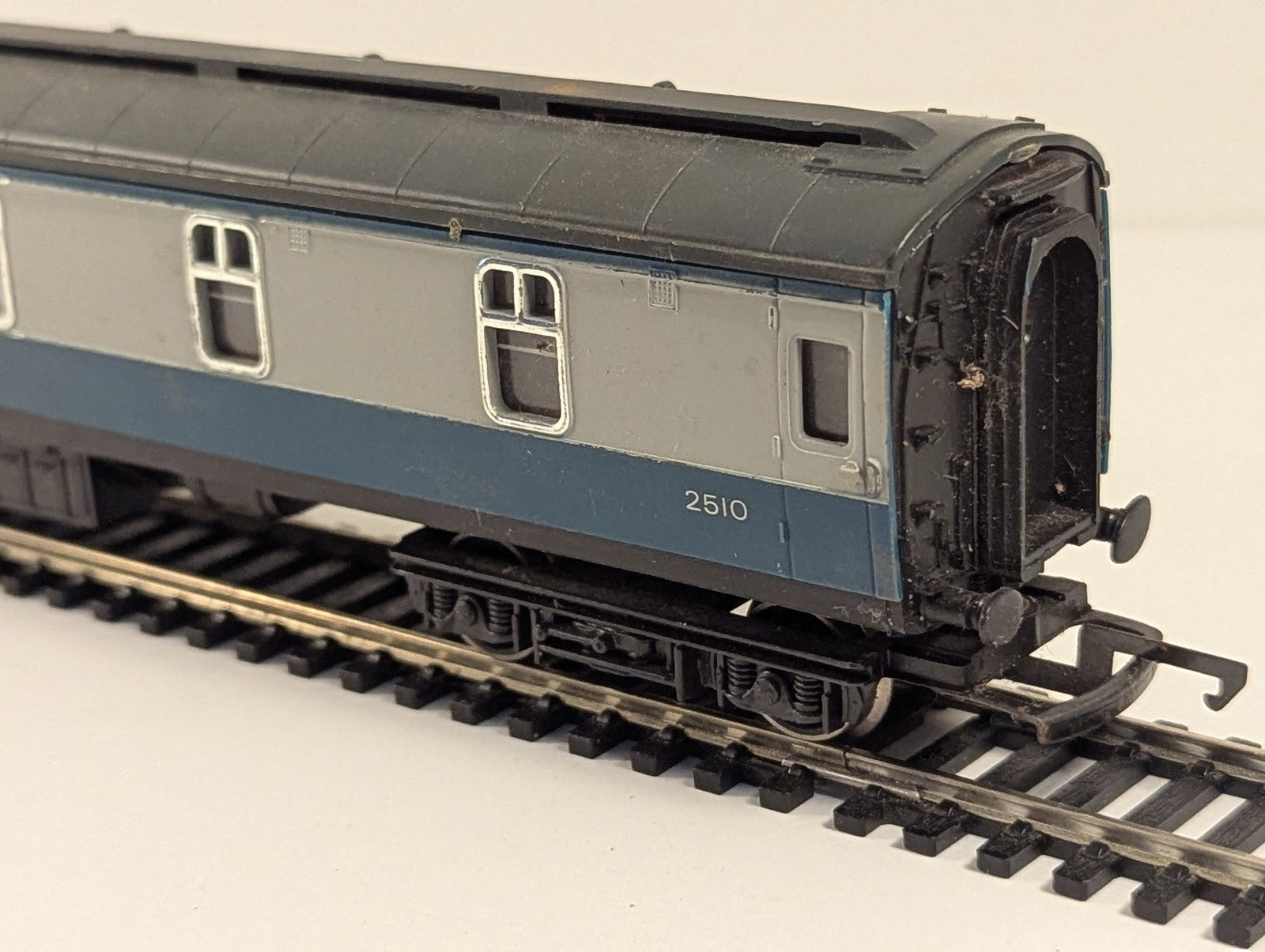 Hornby OO Gauge BR Mk1 Sleeper Coach Passenger Coach 2510 BR Blue & Grey R328