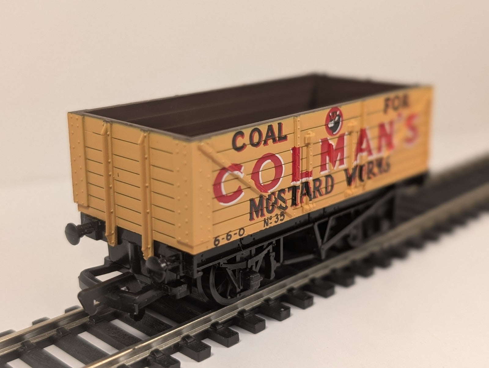 Mainline 37-127 OO Gauge 7 Plank Wagon Colman’s Mustard