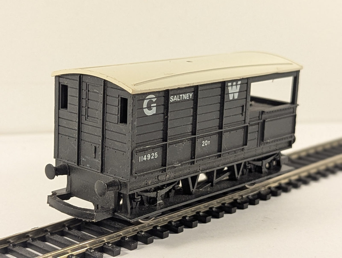 Hornby OO Gauge GWR 20 Ton Brake Van 'Saltney' 114925 GWR Grey R016