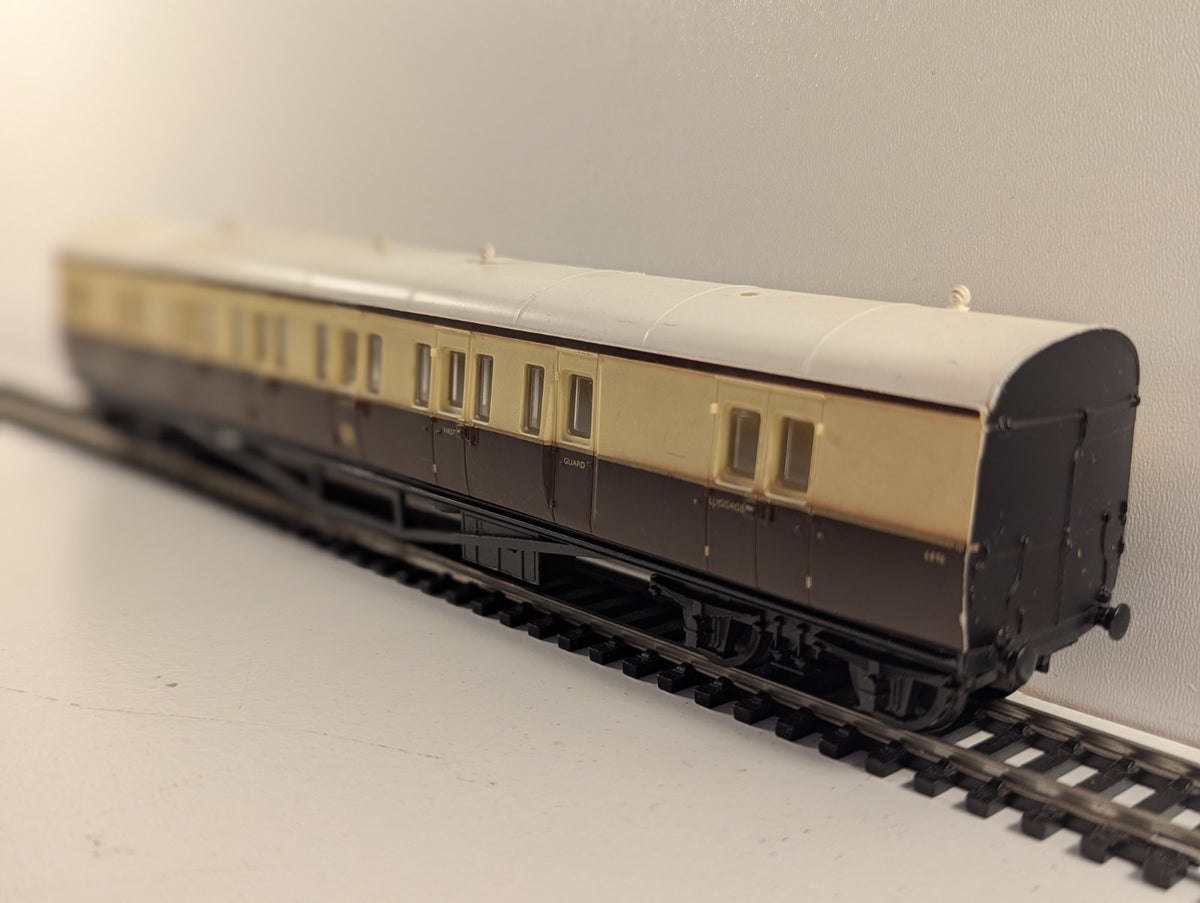 Airfix 54250 OO Gauge GWR Chocolate & Cream 3rd Class Suburban Brake Coach
