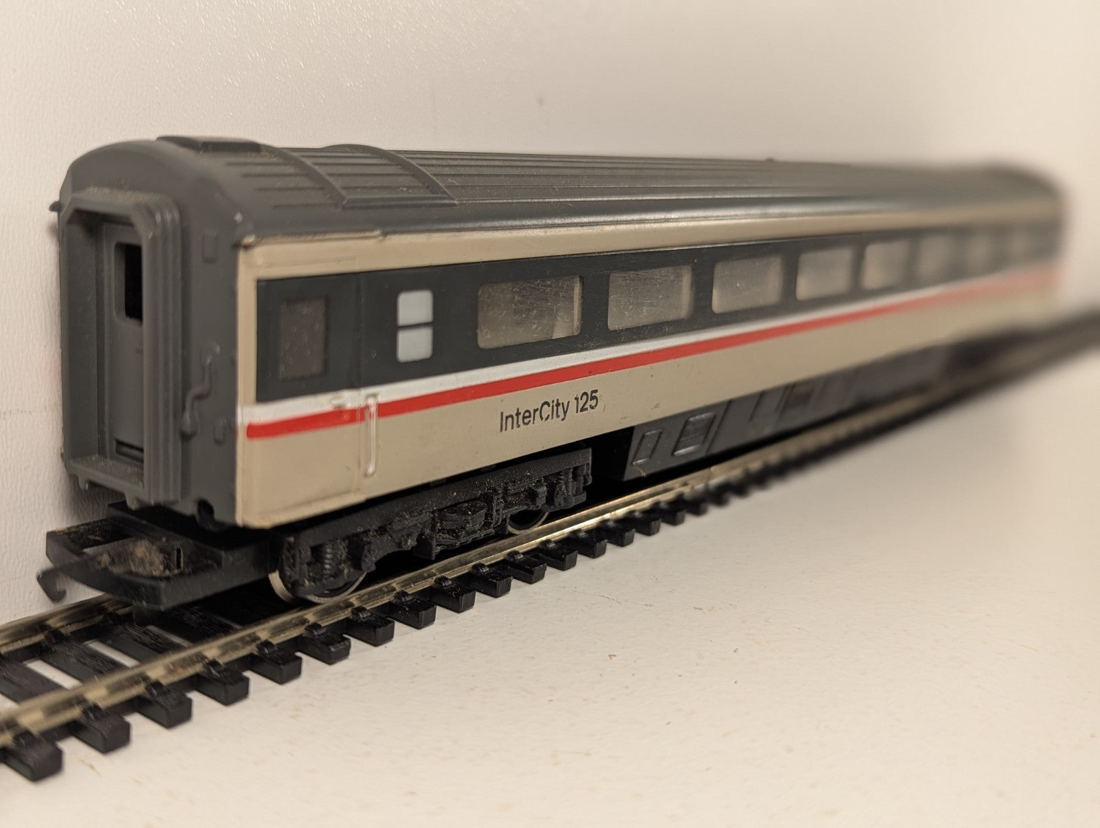 Hornby OO Gauge BR Mk3 TSO Coach Passenger Coach 42251 BR InterCity