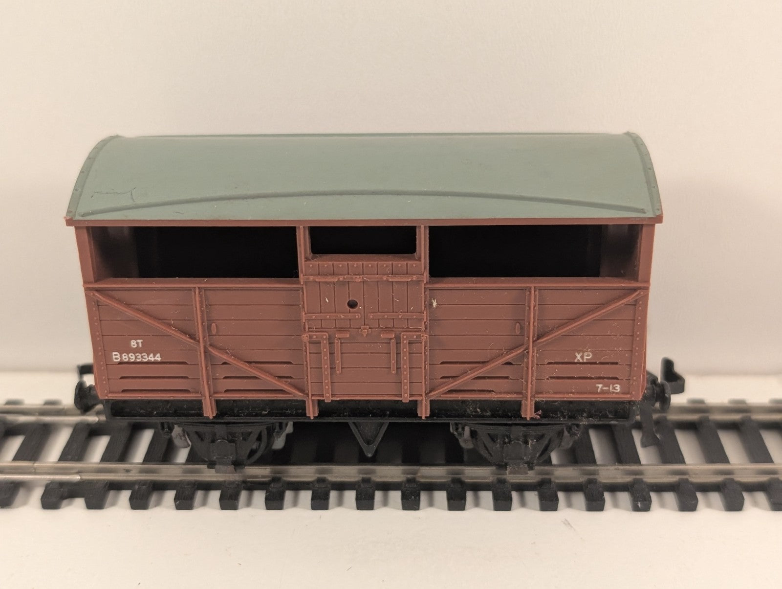 Hornby Dublo 8 Ton Cattle Wagon B893344 in BR Brown
