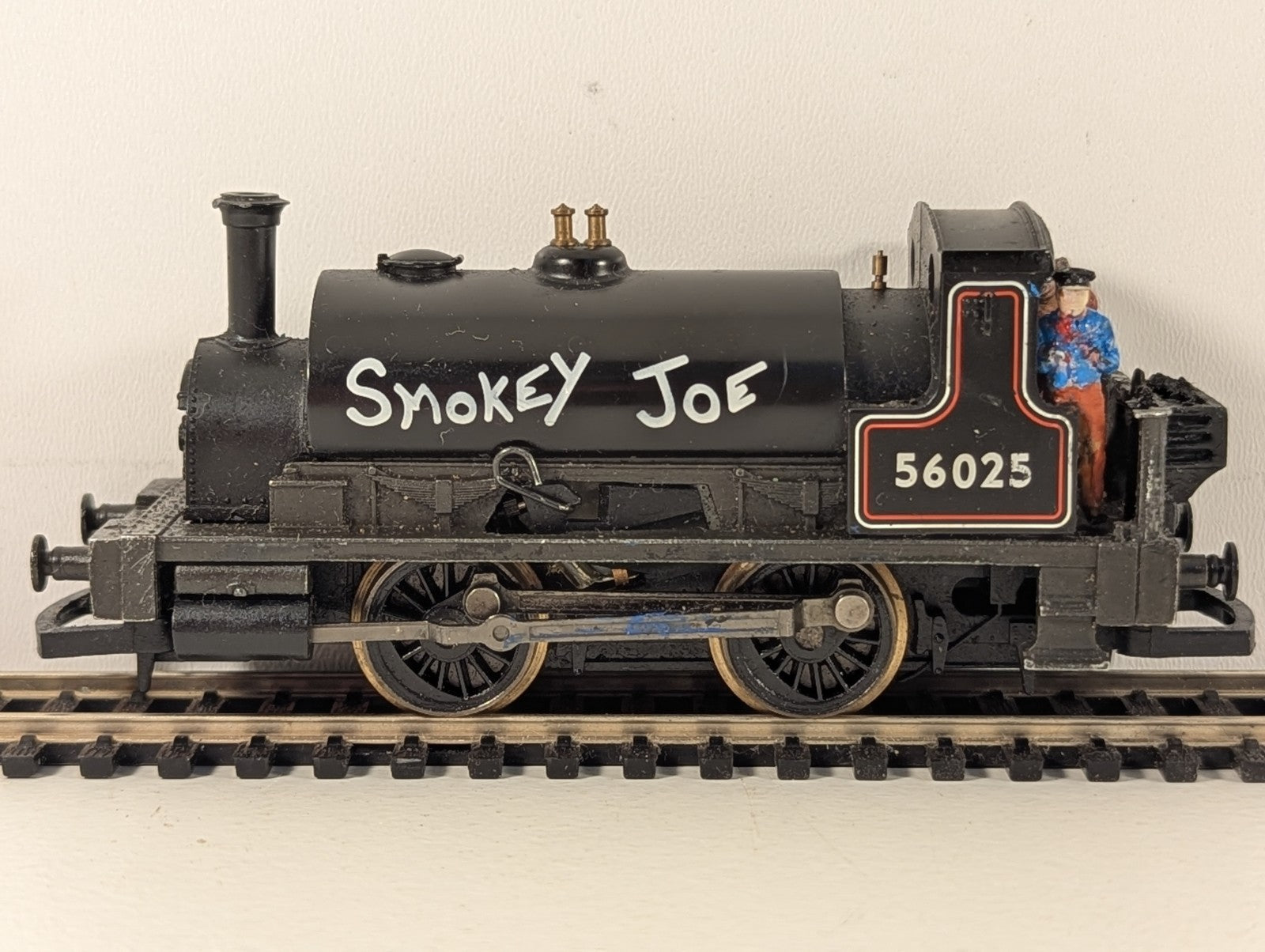 Hornby R3064 "Smokey Joe" 0-4-0 Modified Open Cab Steam Locomotive OO Gauge