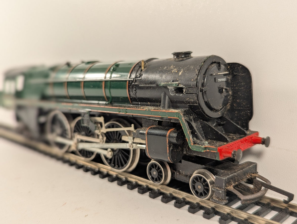 Tri-ang Hornby OO Gauge Class 7MT Britannia 'Oliver Cromwell' Steam Locomotive