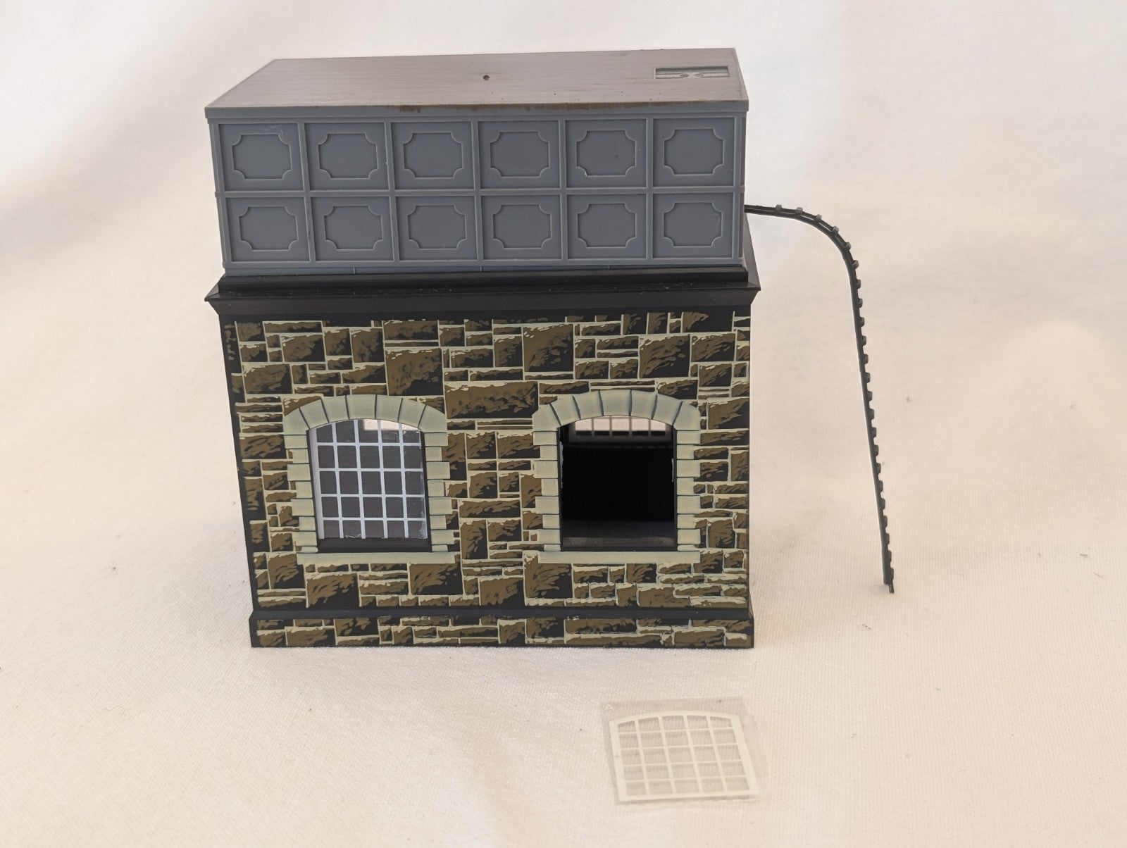 Hornby R.520 OO Gauge Water Tower – Quick Fit Series