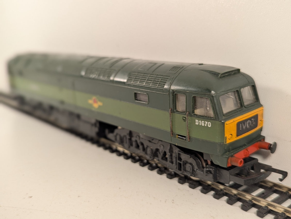 Hornby OO Gauge Class 47 'Mammoth' Diesel Locomotive D1670 BR Two-Tone