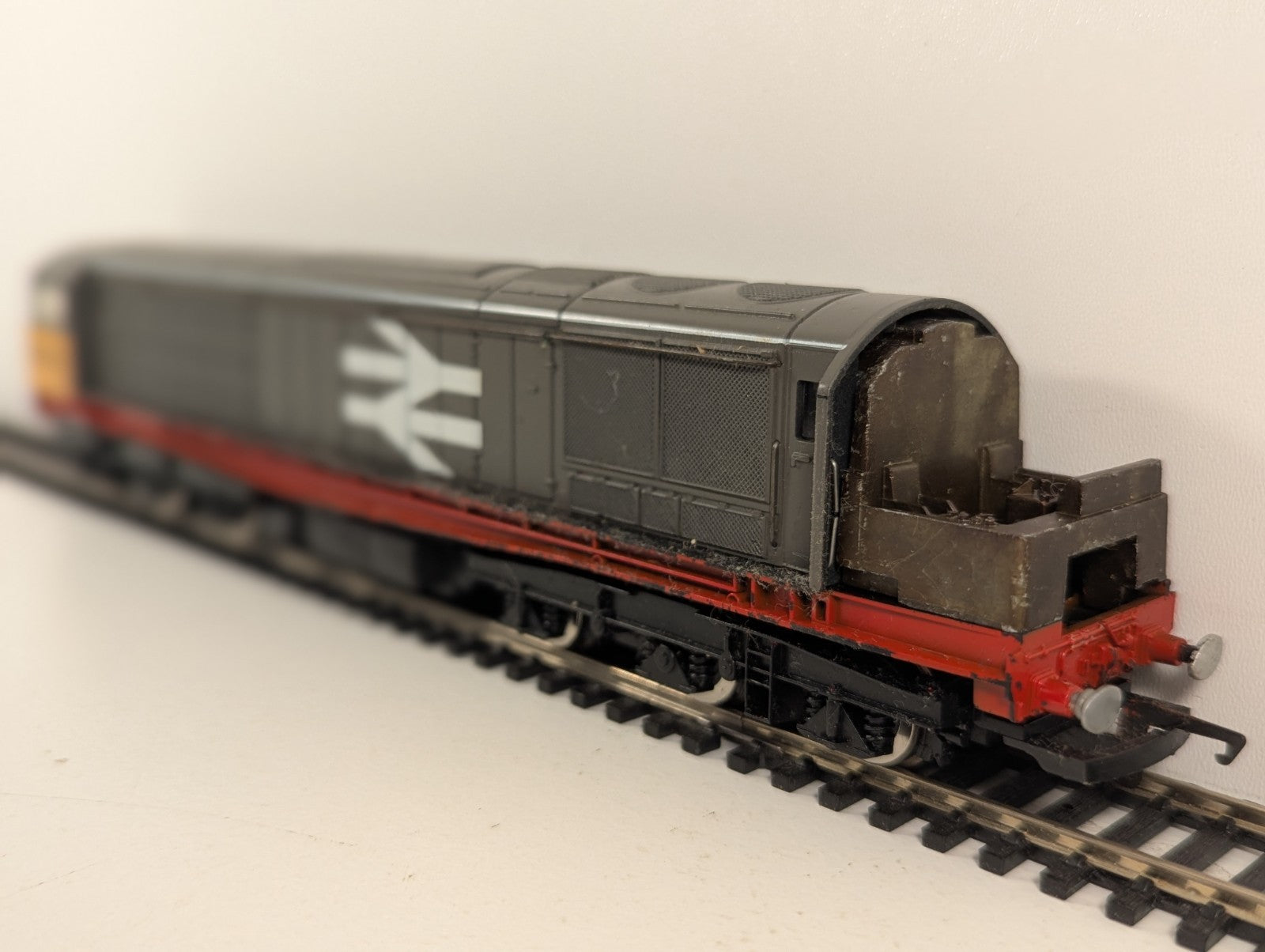 Hornby OO Gauge BR Class 58 Bassetlaw Railfreight Poor Runner