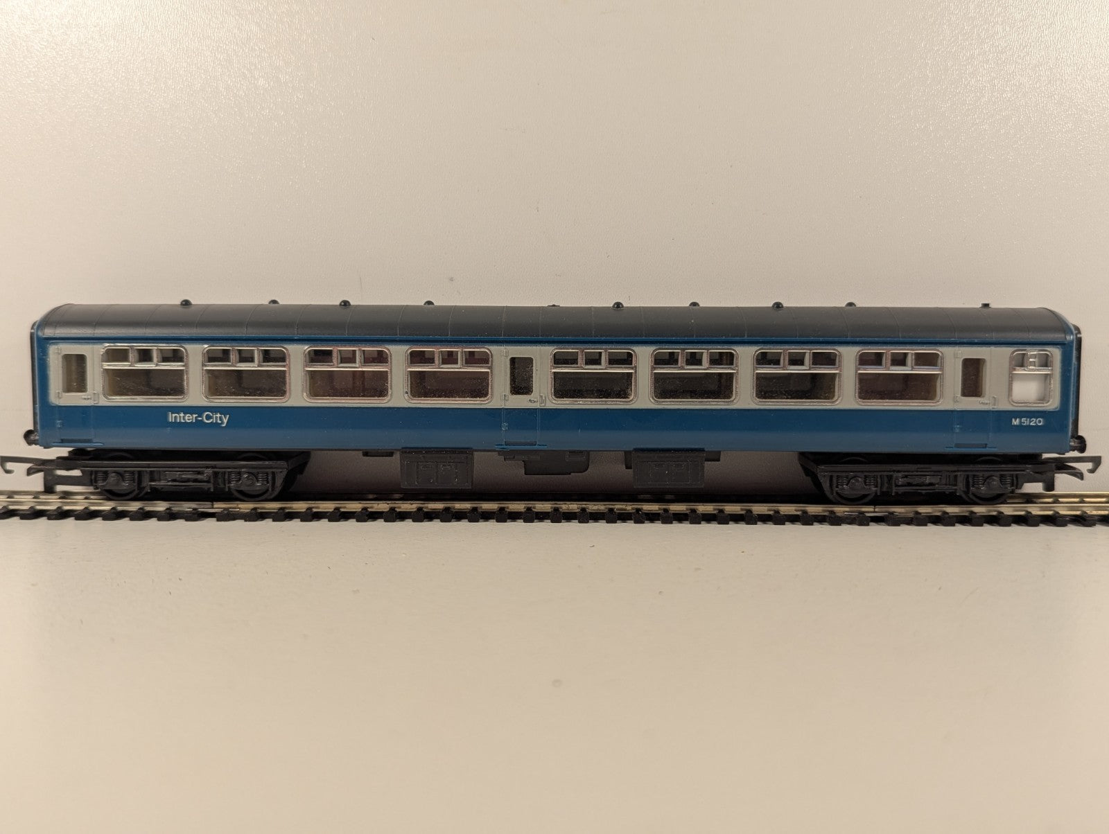 Hornby OO Gauge BR Mark 2 Coach Passenger Coach M5120 BR Blue & Grey