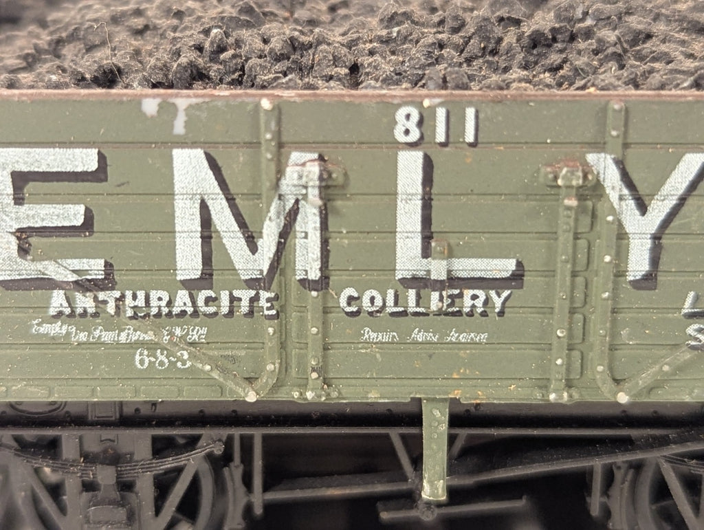 Dapol OO Gauge 7 Plank Open Wagon 811 Emlyn Anthracite Colliery Green
