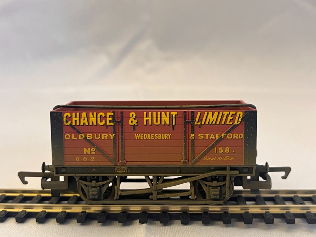 Hornby OO Gauge Chance & Hunt Limited 7 Plank Wagon Weathered