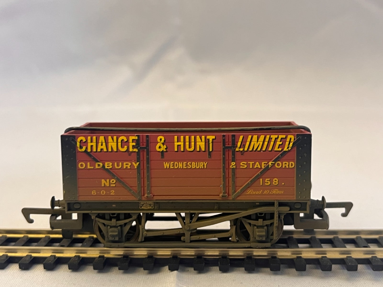 Hornby OO Gauge Chance & Hunt Limited 7 Plank Wagon Weathered