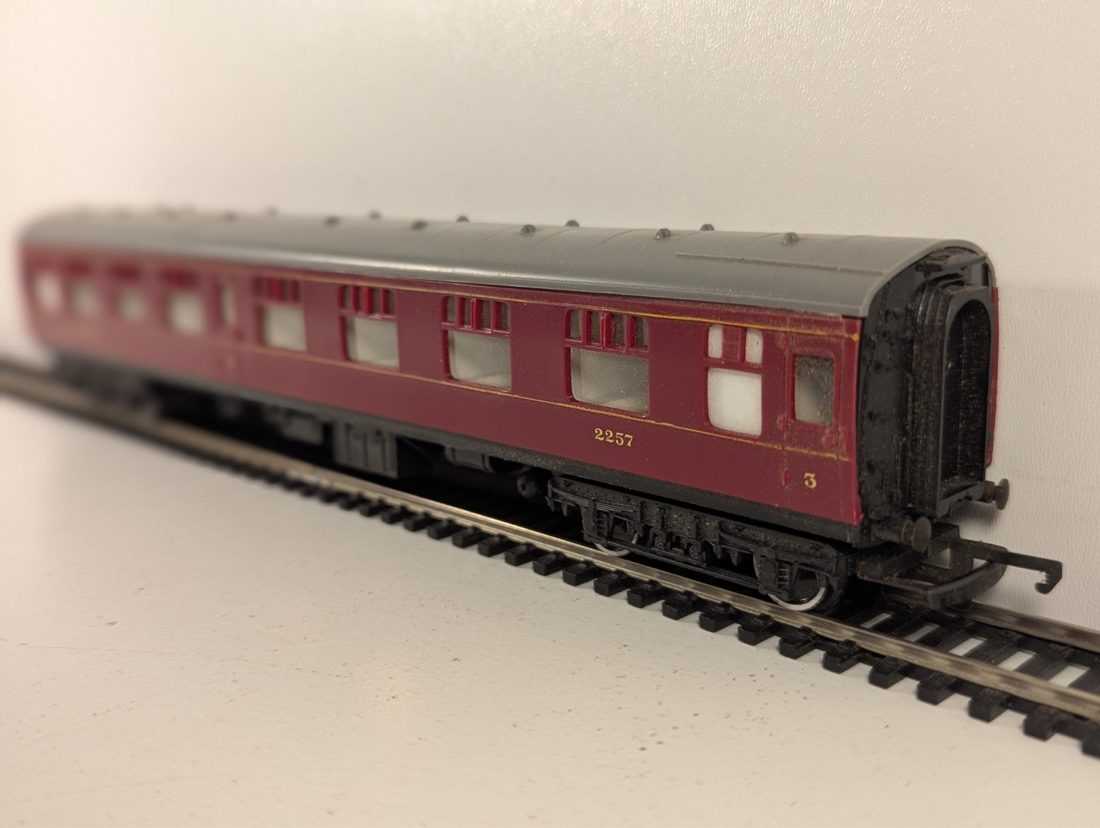 Hornby Railways R.423 LMS Corridor Composite Third Coach OO Gauge - Boxed