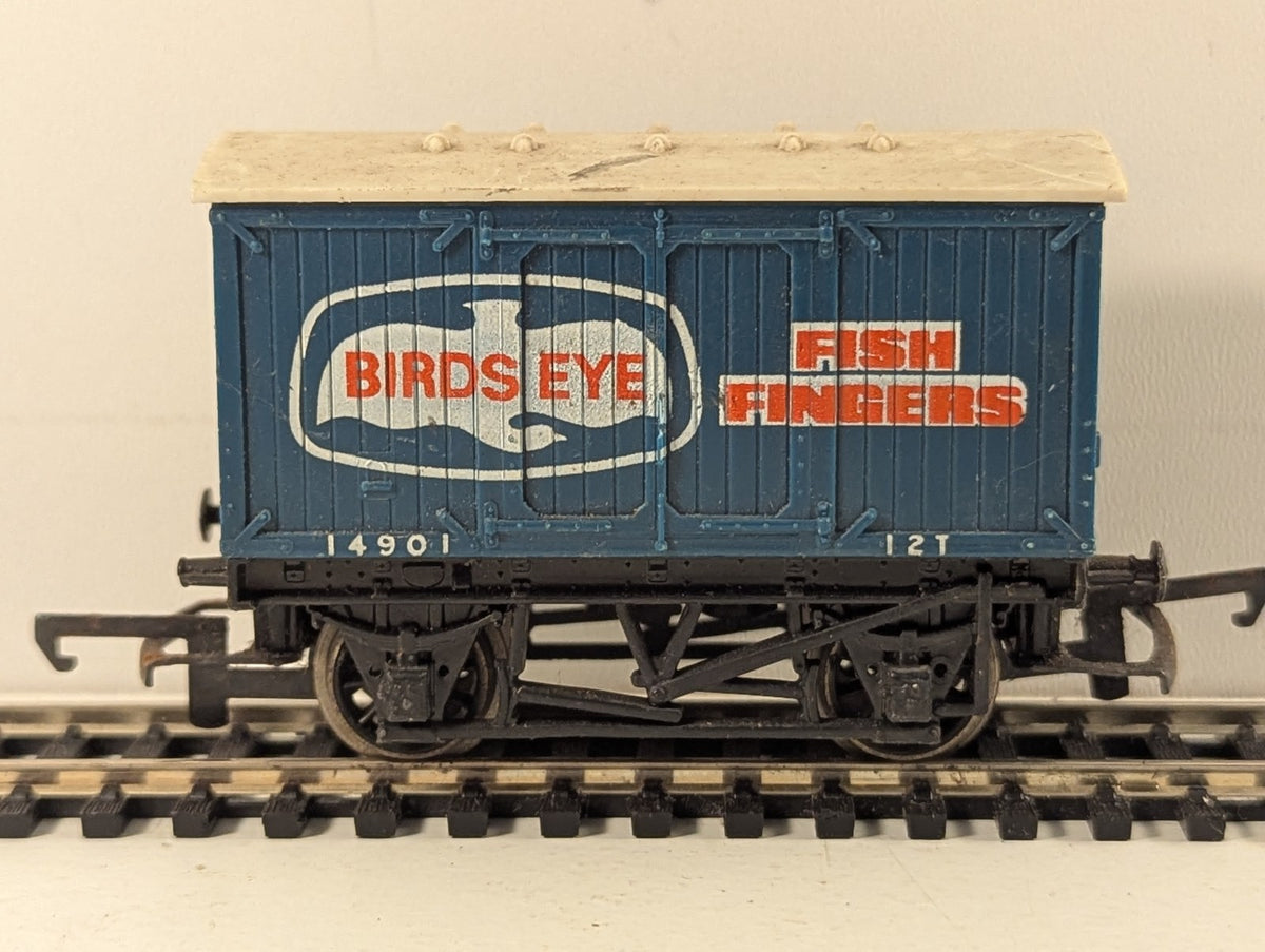 Hornby OO Gauge Birds Eye Fish Fingers Van Box Van 14901 Birds Eye