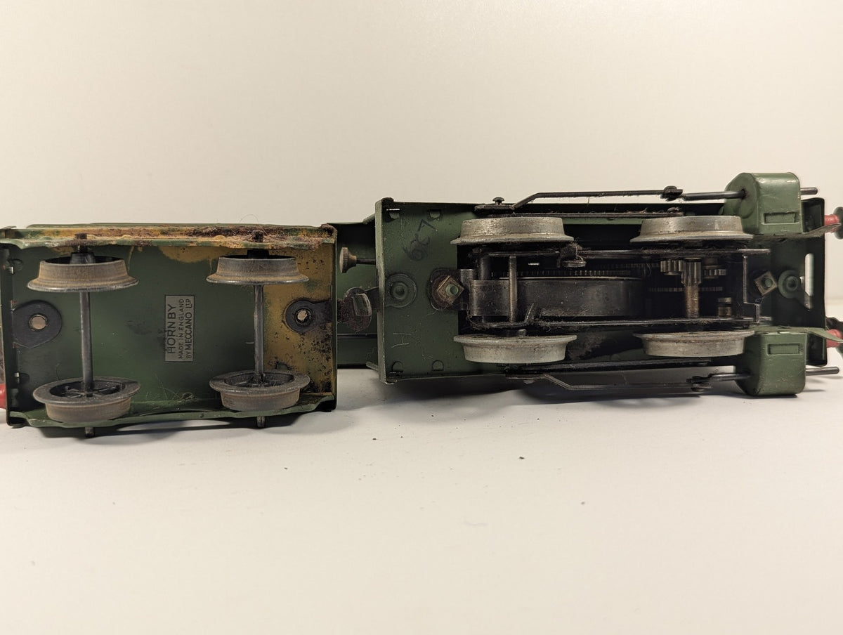 Hornby O Gauge No. 501 Locomotive and Tender Steam Locomotive 1842 LNER Green