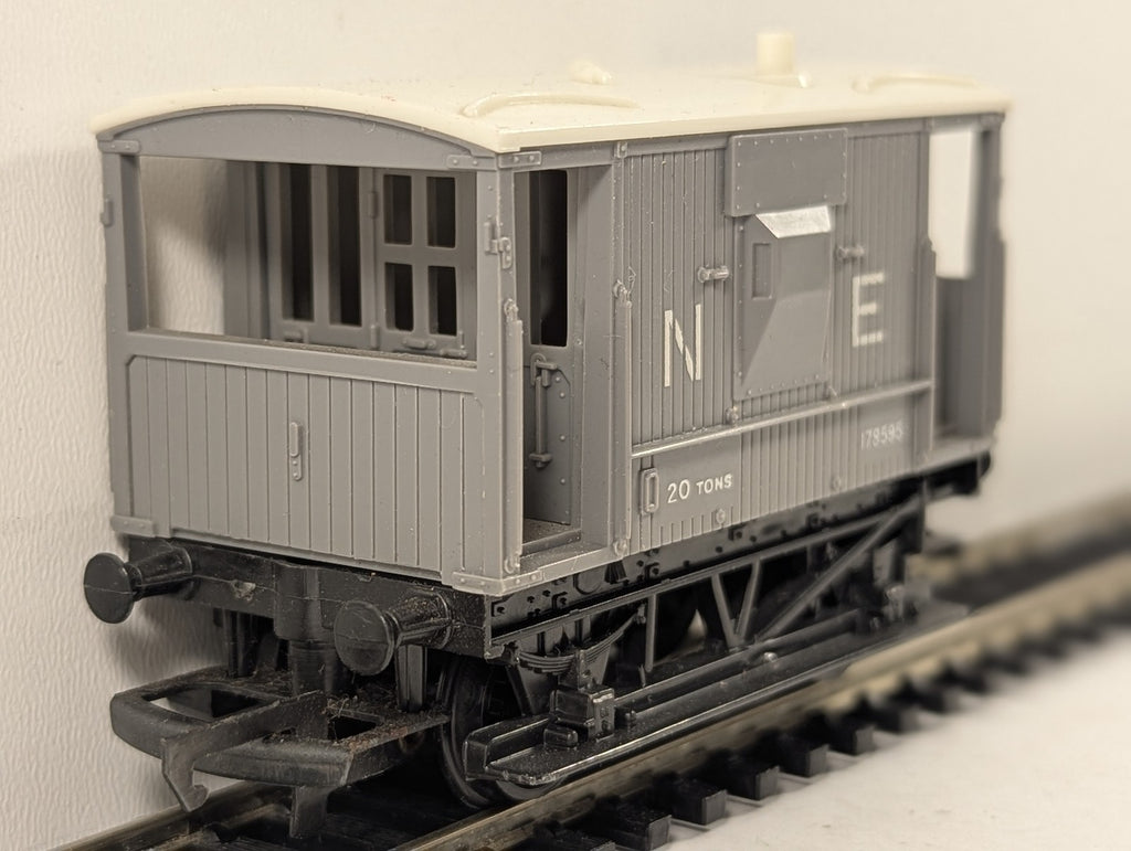 Hornby OO Gauge NE 20 Ton Brake Van 178595 NE Grey R124