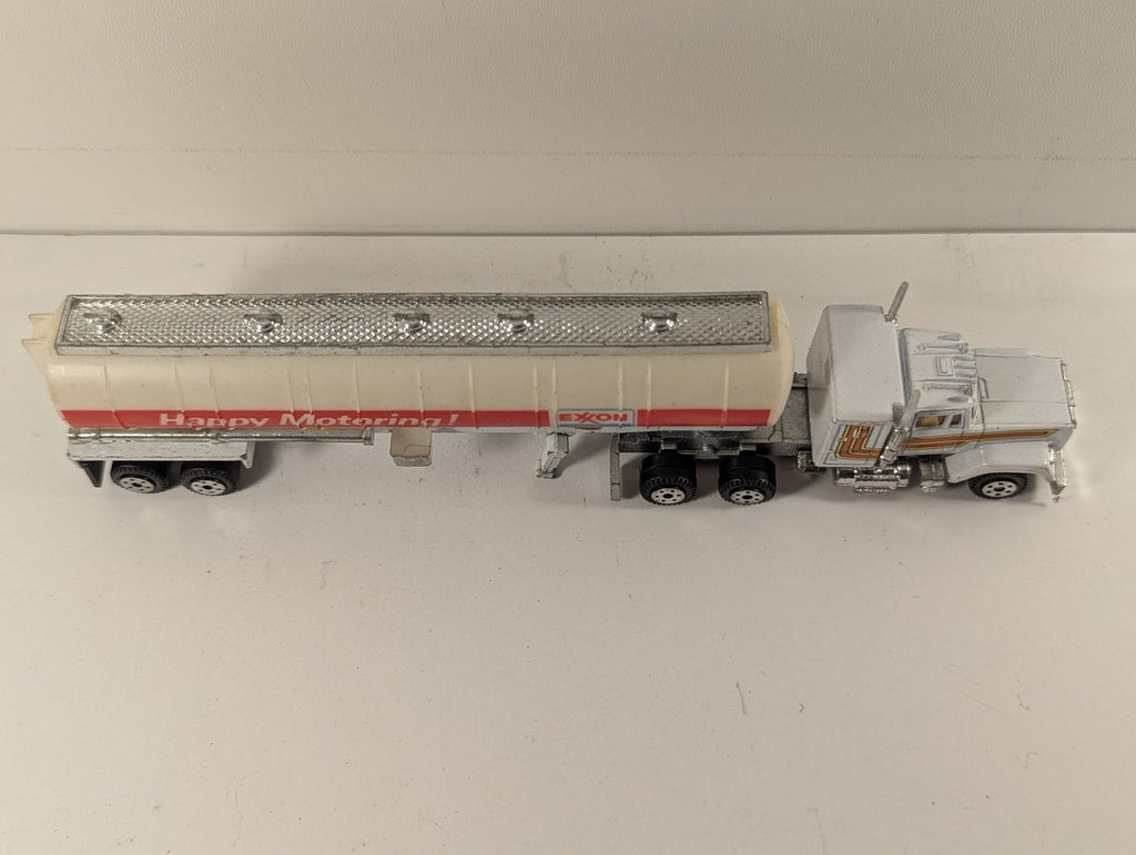 Road Champs Mack Super-Liner Exxon Tanker Truck Die-cast Model Truck
