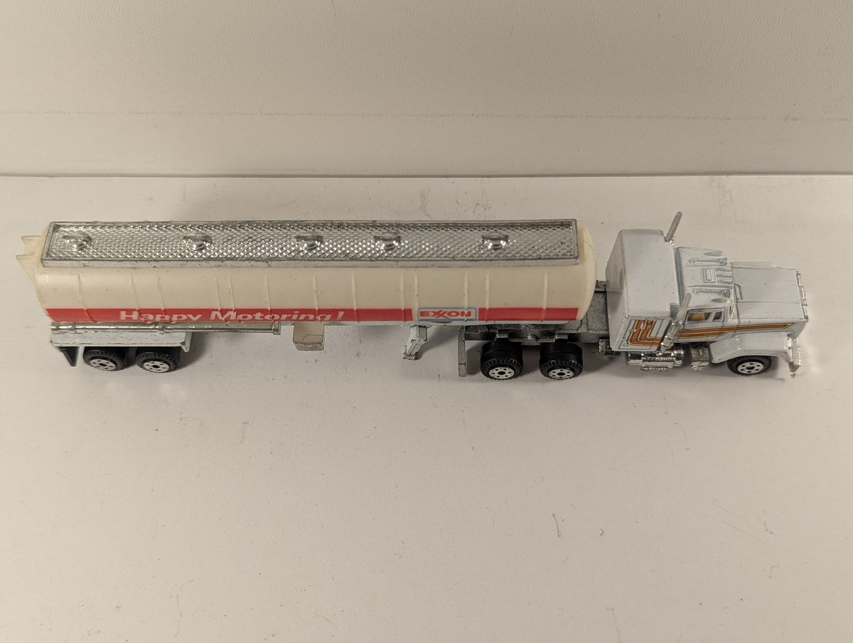 Road Champs Mack Super-Liner Exxon Tanker Truck Die-cast Model Truck