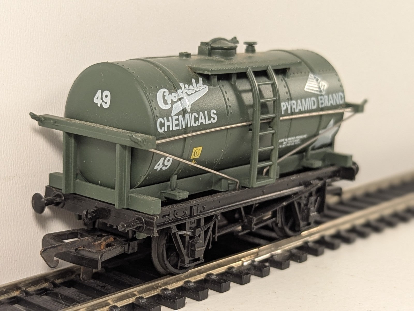 Dapol B133 OO Gauge 12 Ton Crosfield Chemical Tank Wagon - Boxed