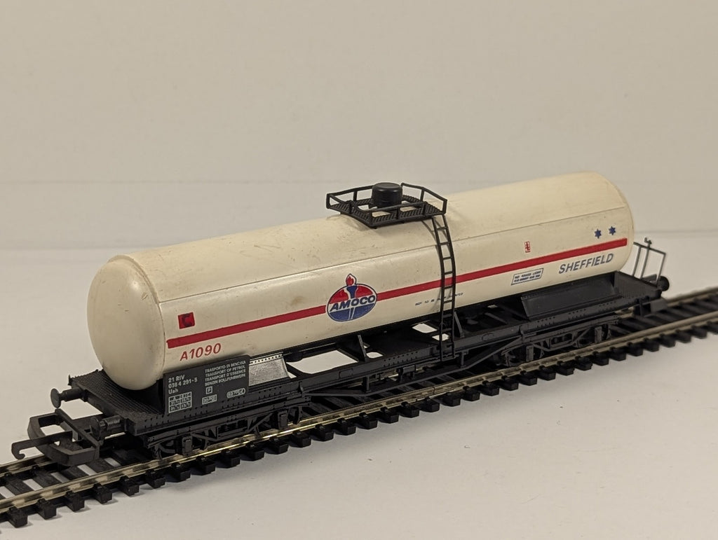 Lima OO Gauge Amoco Sheffield Bogie Tank Wagon A1090 Amoco White & Red