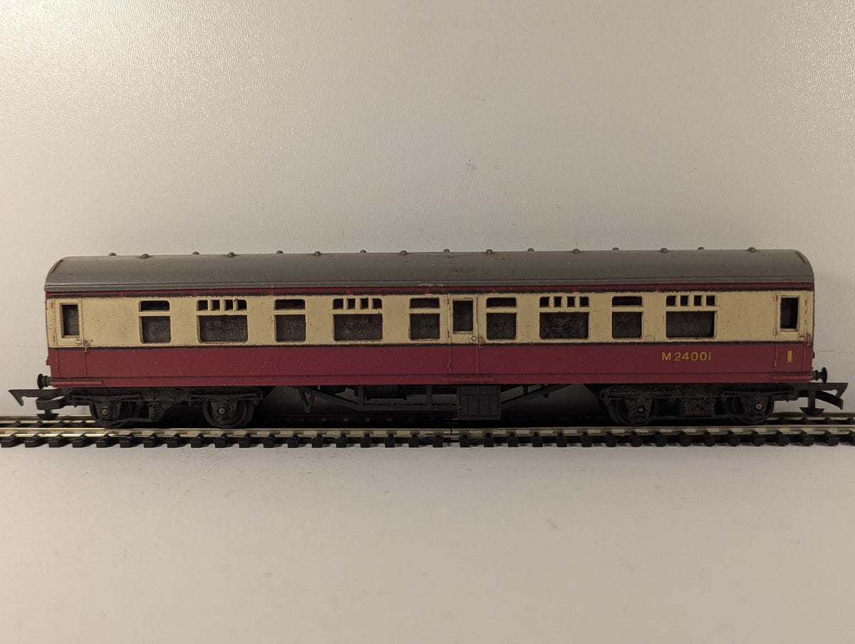 Tri-ang OO Gauge BR Mk1 Composite Coach Passenger Coach M24001