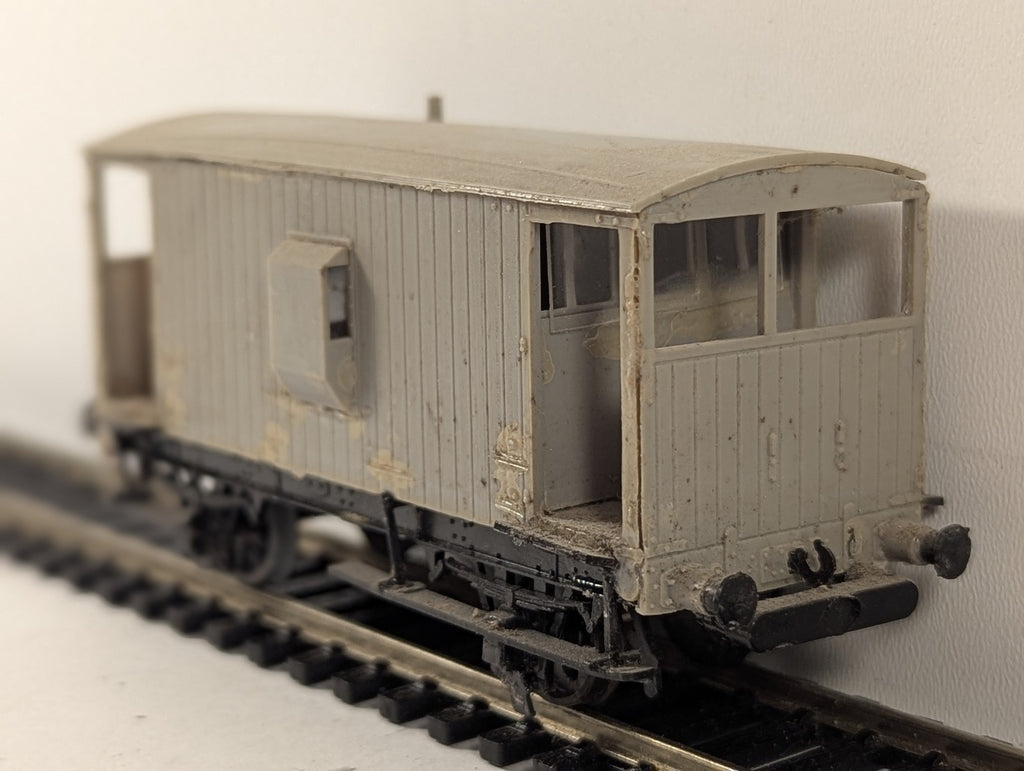 Dapol OO Gauge SR 25t Pillbox Brake Van Unpainted C035