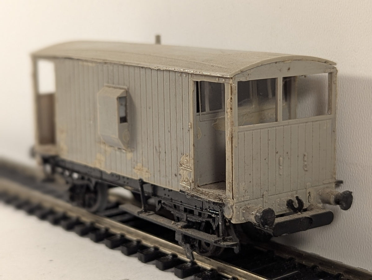 Dapol OO Gauge SR 25t Pillbox Brake Van Unpainted C035