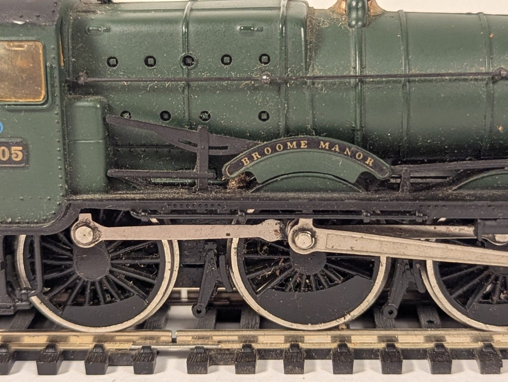 Mainline OO Gauge Manor Class 7805 'Broome Manor' Steam Locomotive