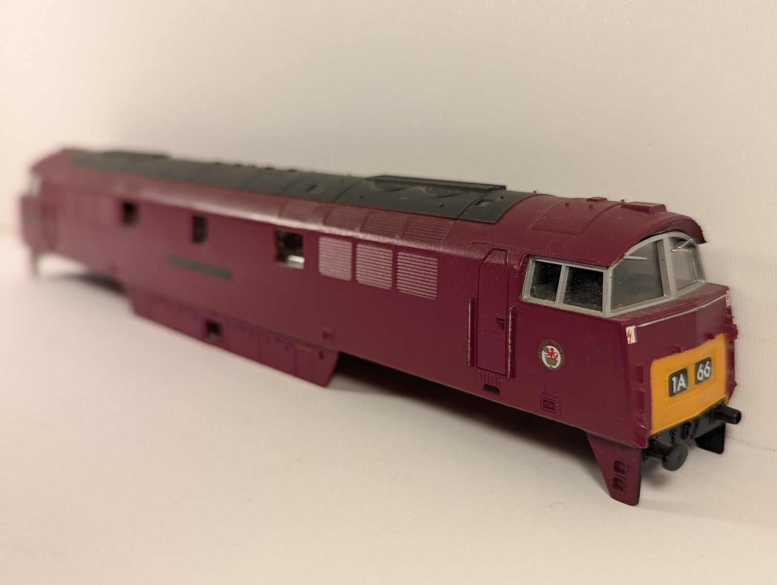 Lima OO Gauge Class 52 Western Gladiator Body Shell D1016 BR Maroon 205121