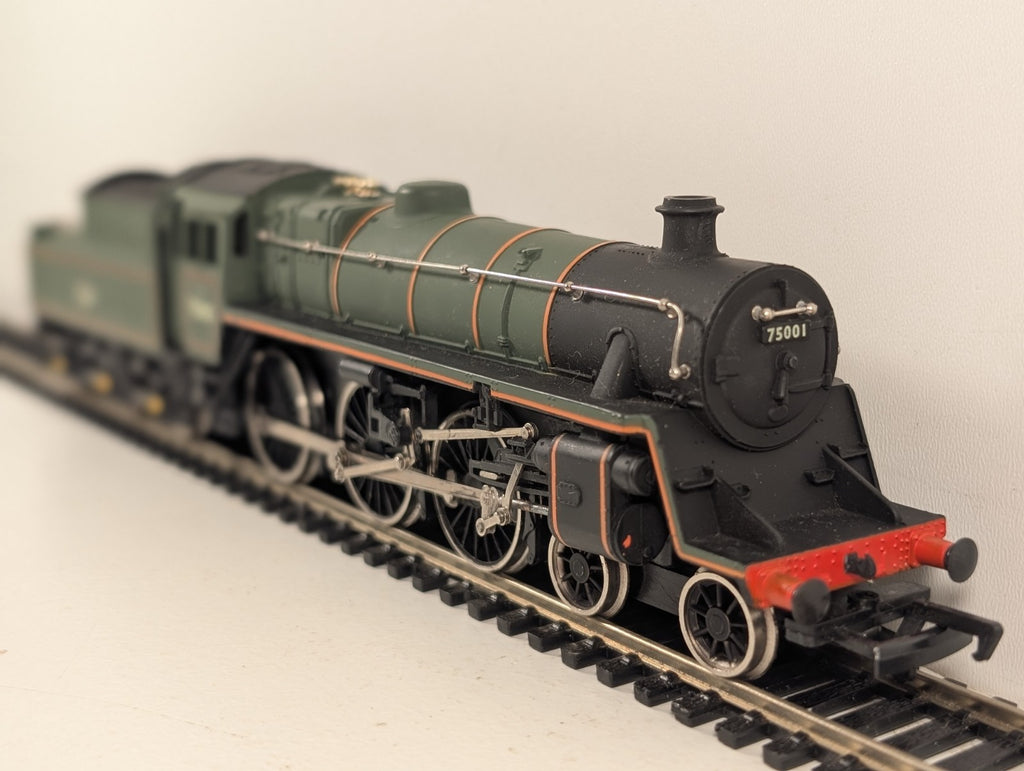 Mainline OO Gauge Standard Class 4 75001 BR Lined Green